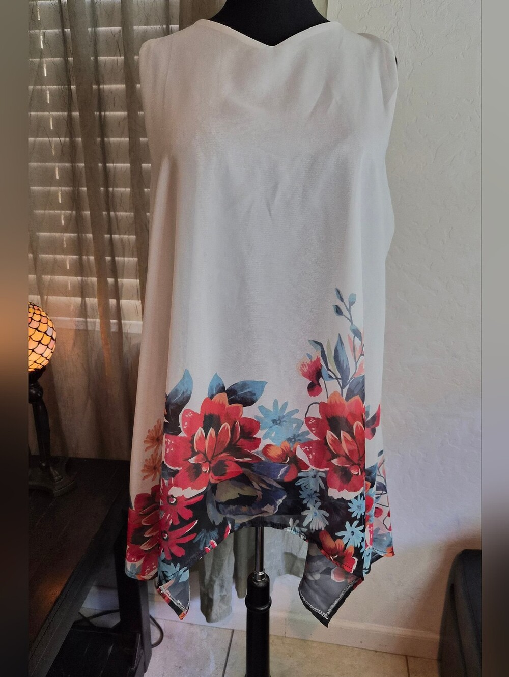 Ivory Floral Handkerchief Hem Tunic Top NWOT #0358